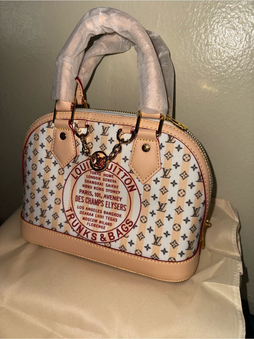 Louis V Mini Alma Handbag in Monogram